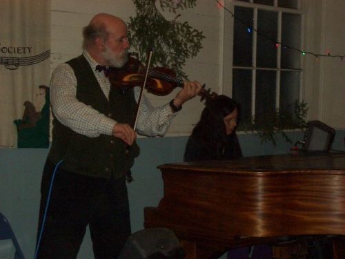 Hunt and Allison play for the Nelson, NH contra dance. Photo by Michael Catanzaro. Hunt and Allison play for the Nelson, NH contra dance. Photo by Michael Catanzaro.